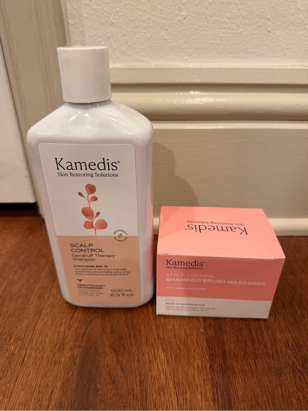 Kamedis Scalp Control Dandruff Therapy Shampoo & Brush Massager - White & Pink